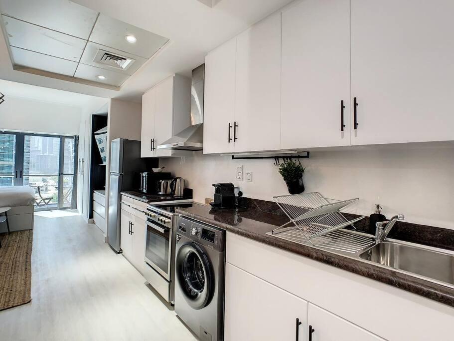 Luxury Modern Studio In Jlt With Amazing View & Rooftop Pool - Sleeps 3 Dubai Bagian luar foto
