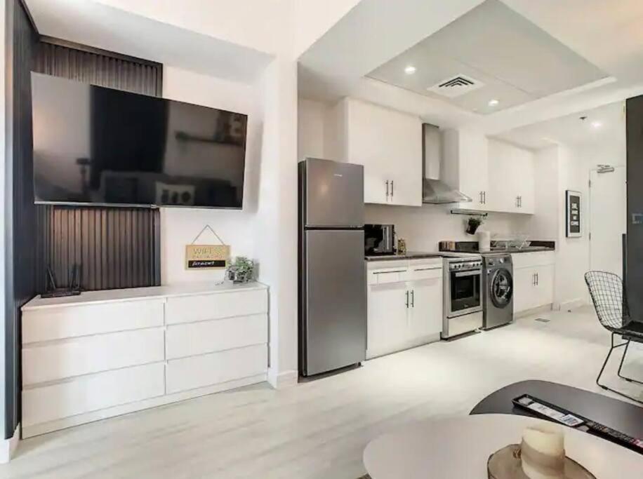 Luxury Modern Studio In Jlt With Amazing View & Rooftop Pool - Sleeps 3 Dubai Bagian luar foto