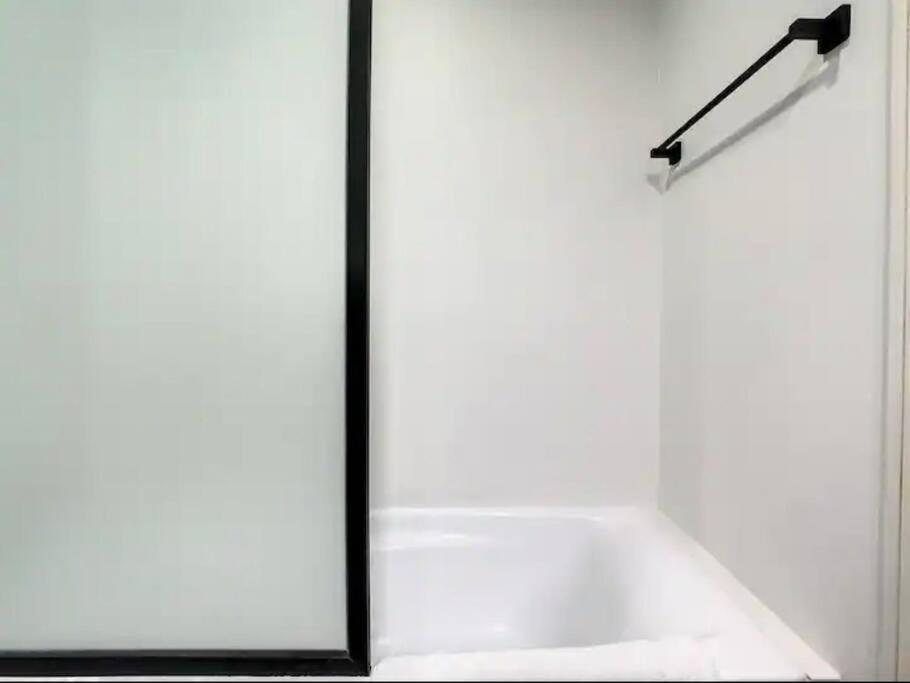 Luxury Modern Studio In Jlt With Amazing View & Rooftop Pool - Sleeps 3 Dubai Bagian luar foto