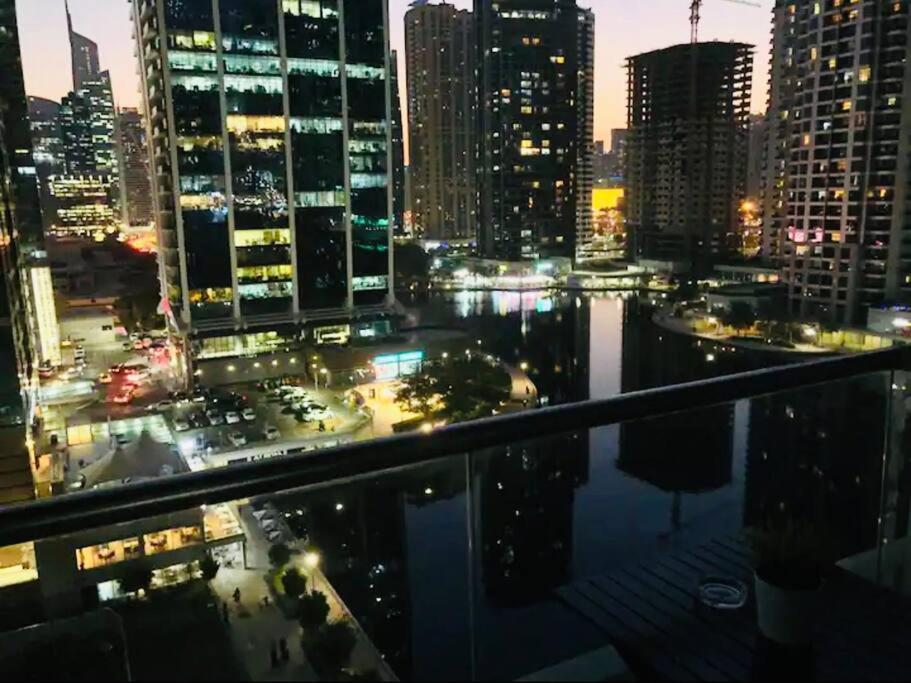 Luxury Modern Studio In Jlt With Amazing View & Rooftop Pool - Sleeps 3 Dubai Bagian luar foto