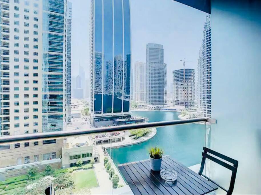 Luxury Modern Studio In Jlt With Amazing View & Rooftop Pool - Sleeps 3 Dubai Bagian luar foto